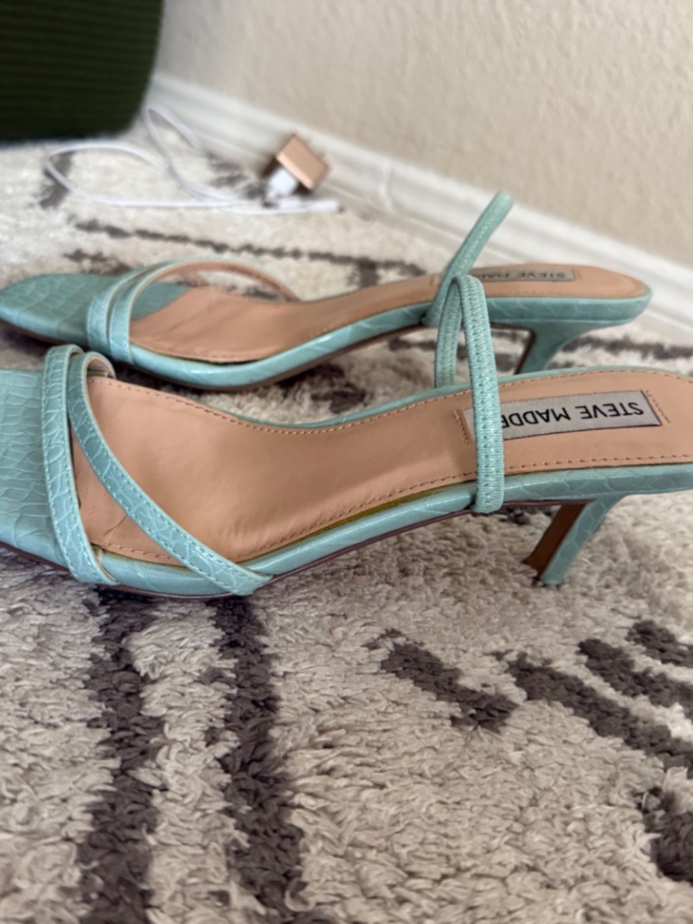 Steve Madden Alligator Heels - Picture 2 of 3